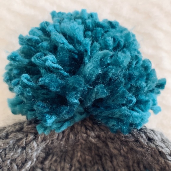 🐳 3/$25 Tiny Blue Hearts Pom Pom Hat - Picture 4 of 7